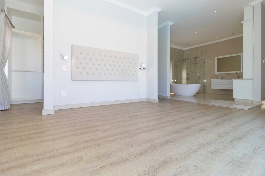 5 Bedroom Property for Sale in Val De Vie Estate Western Cape